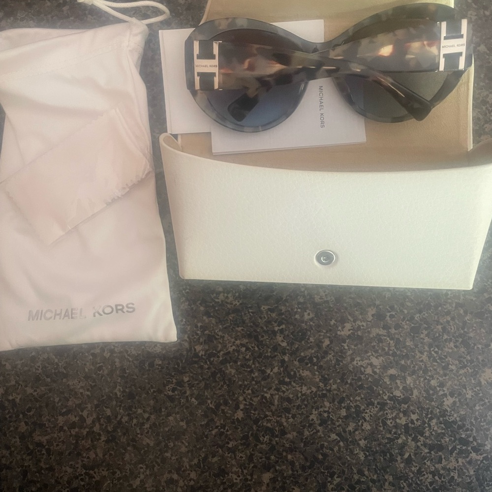 Michael Kors Brown Sunglasses.New - Picture 2 of 3